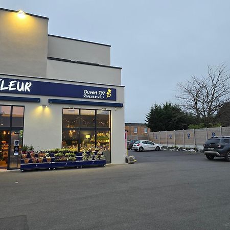 Appartement Cosy Pres De Sceneo Et Auchan Au Dessus Du Fleuriste Bellafleur Longuenesse Exterior foto